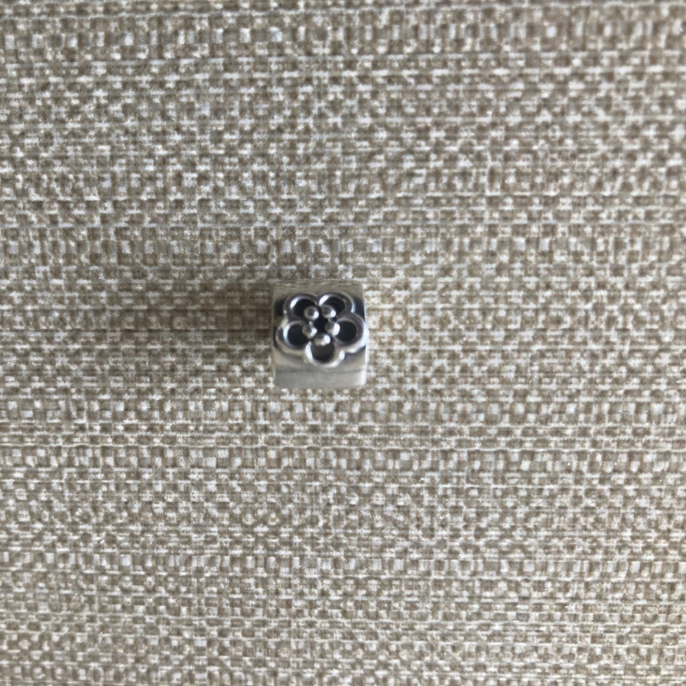 Pandora flower charm